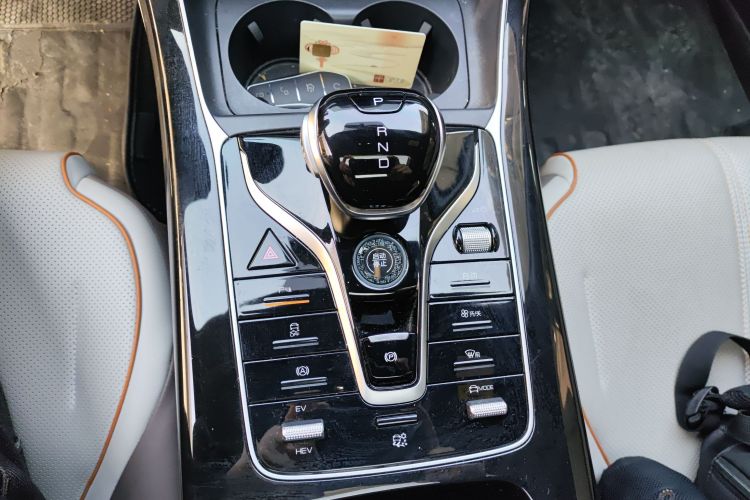 比亚迪 秦PLUS 2023款  冠军版 DM-i 120KM超越型中控内饰18