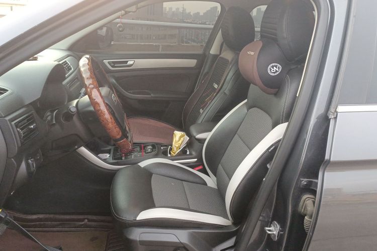 观致5 2018款 1.6T 自动尊贵型中控内饰19