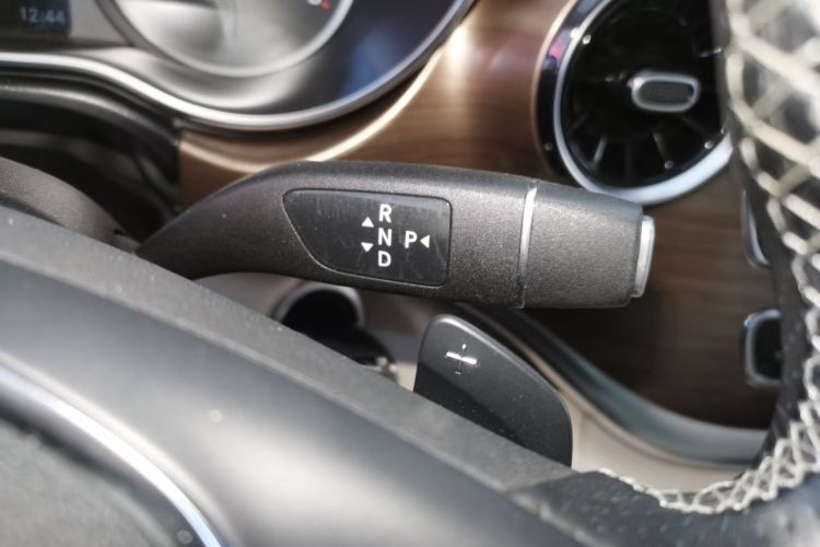 奔驰V级 2022款 V 260 L 长轴距尊贵版中控内饰18