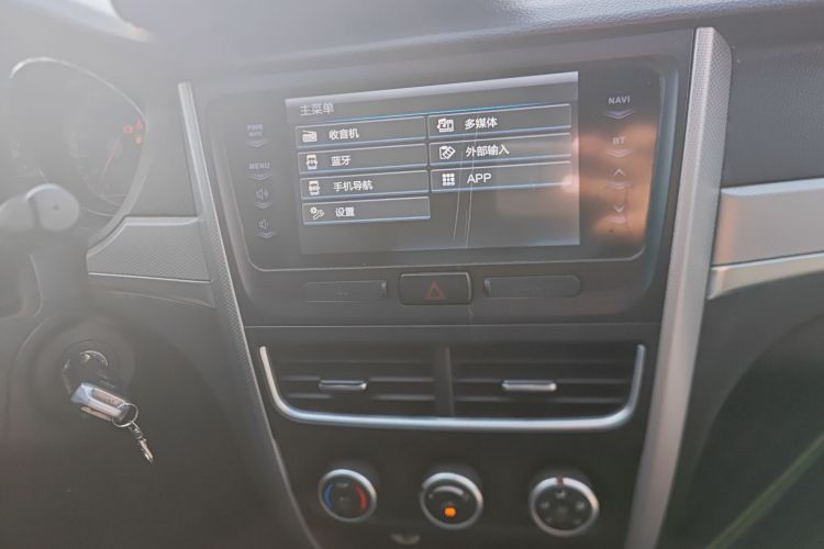 奔腾B30 2016款 1.6L 自动十周年纪念版中控内饰16