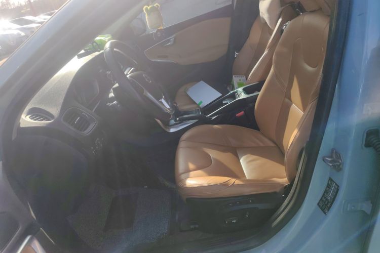 沃尔沃V40 2019款 T3 智逸版中控内饰19