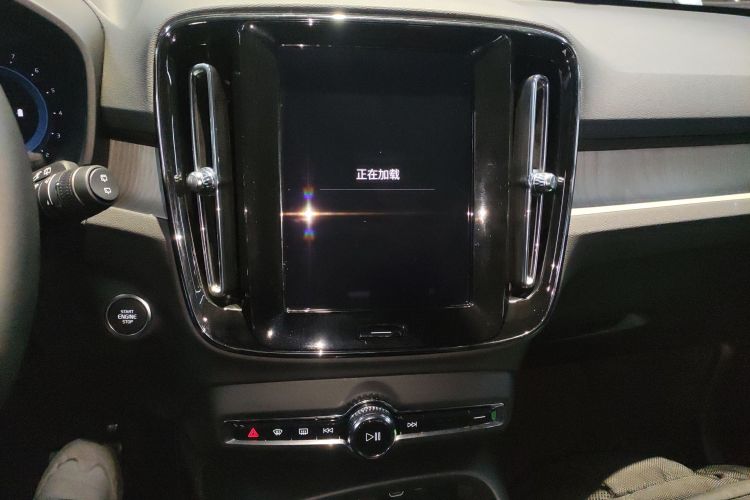 沃尔沃XC40 2025款 B4 四驱智远豪华版局部细节16