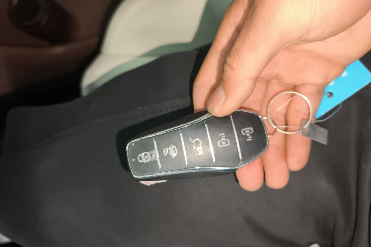 比亚迪 夏 2025款 DM-i 1.5T 180km 超越型中控内饰11