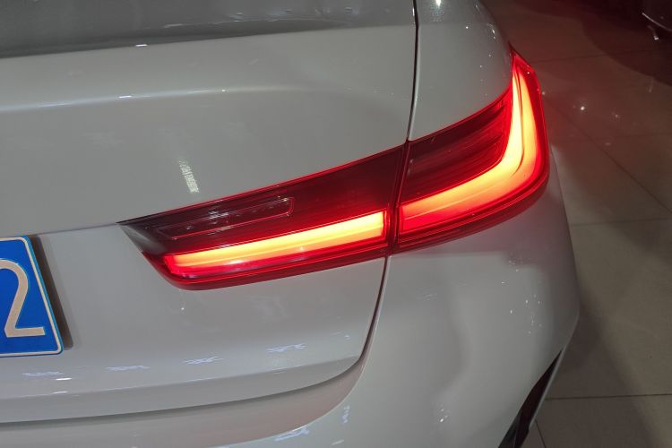 宝马3系 2024款 320Li M运动套装车身外观9