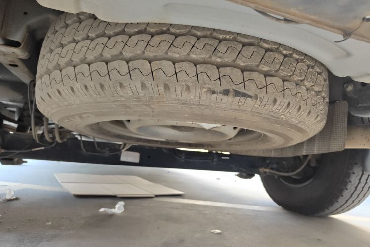 福特 全顺 2017款 2.0T汽油多功能商用车中轴中顶国V局部细节9006