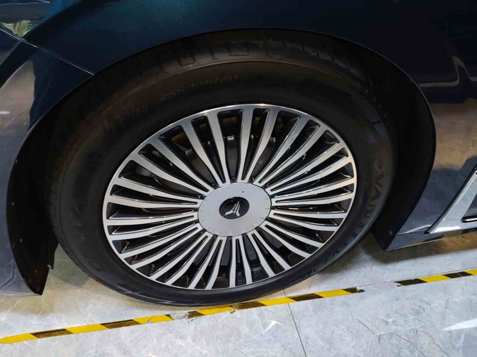 岚图汽车 岚图梦想家 2025款 PHEV 四驱旗舰鲲鹏版(2)