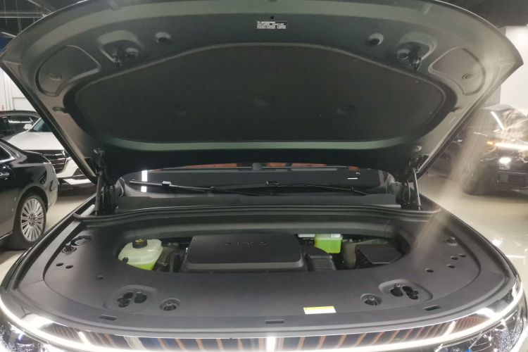 鸿蒙智行 问界M8 2025款 增程 Ultra版 53.4kWh 6座版局部细节24