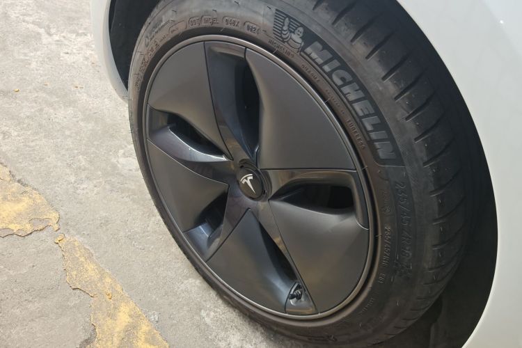 特斯拉 Model 3(进口)  标准续航后驱升级版(60度)车身外观6008