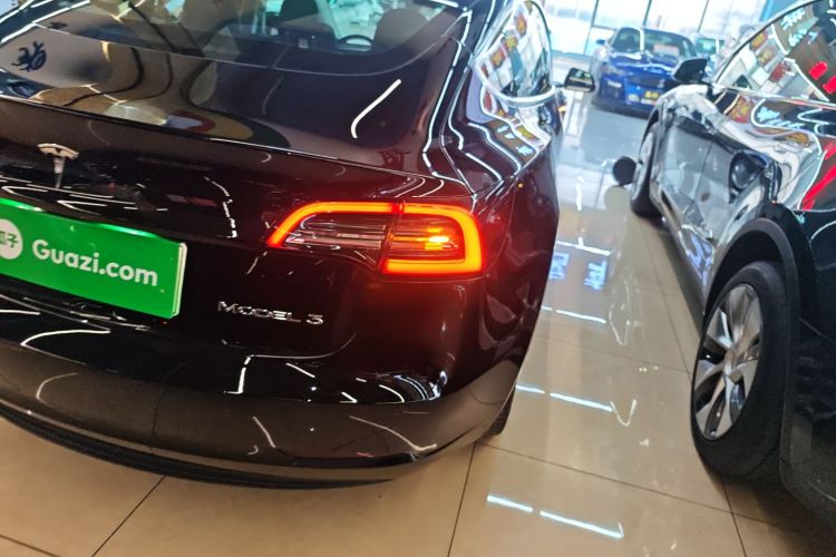 特斯拉 Model 3 2020款 改款 长续航后轮驱动版车身外观9