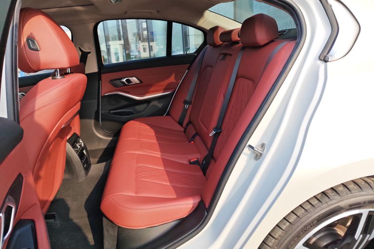 宝马3系 2024款 325i M运动套装中控内饰7004