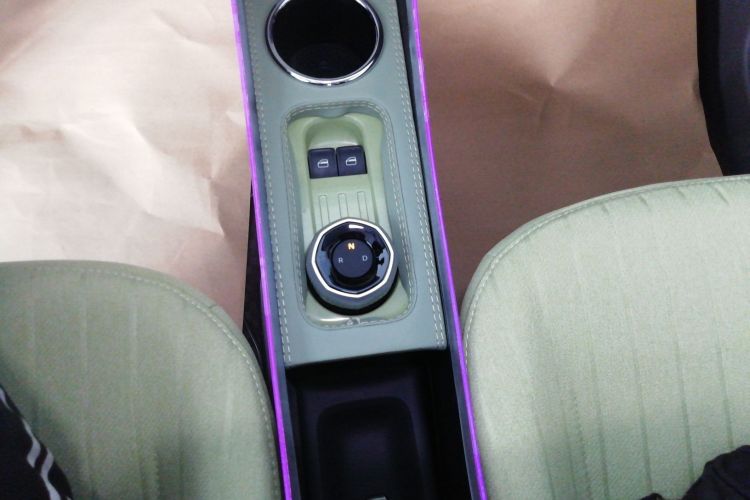 吉利银河 2024款 熊猫mini 200km 耐力熊中控内饰18