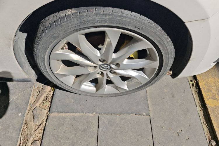 马自达3 昂克赛拉 2014款 三厢 2.0L 自动旗舰型车身外观10