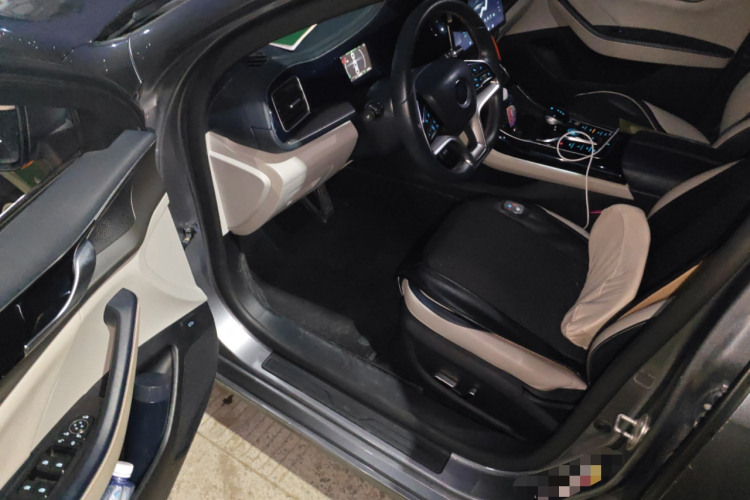 比亚迪 秦PLUS 2021款 EV 500KM 尊贵型中控内饰20