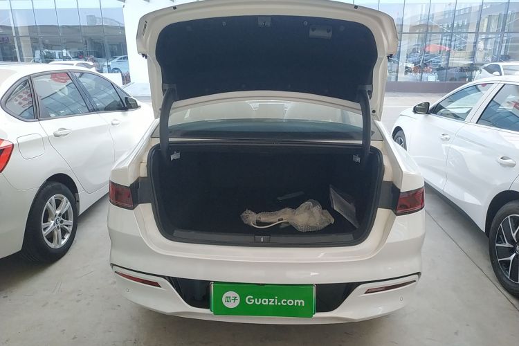 比亚迪 秦PLUS 2024款  荣耀版 DM-i 120KM超越型机舱底盘23