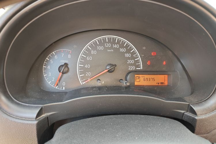 日产 阳光 2015款 1.5XE CVT舒适版中控内饰15