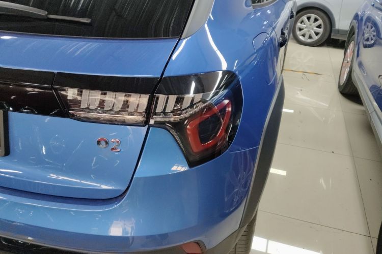 领克02 2021款 2.0TD 自动两驱劲 冠军版车身外观9