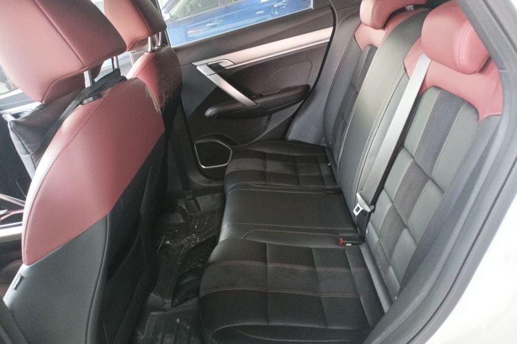 吉利汽车 缤越新能源 2022款 1.5T ePro 85KM星耀版中控内饰21