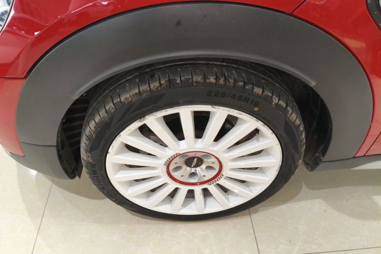 MINI Countryman 2017款 1.5T COOPER ALL4 非常假日版 辣椒红车身外观6007