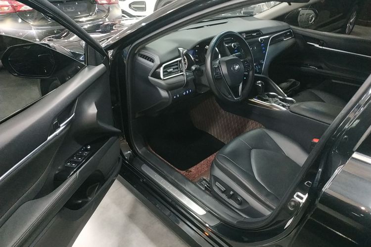 丰田 凯美瑞 2019款 2.0G 豪华版 国VI中控内饰7003