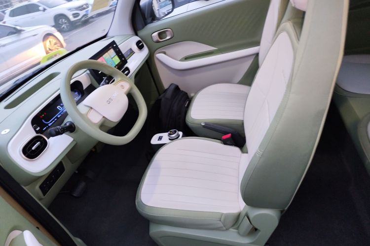 吉利银河 2025款 210km 熊猫骑士中控内饰19