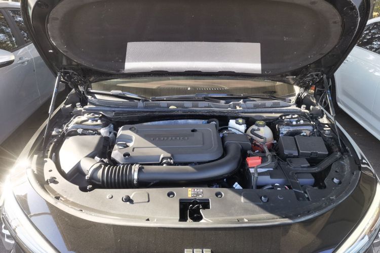 别克 君越 2023款 28T 越尊版机舱底盘24