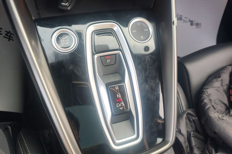 奥迪A3 2025款 A3L Limousine 35TFSI 飞驰尊享型中控内饰18