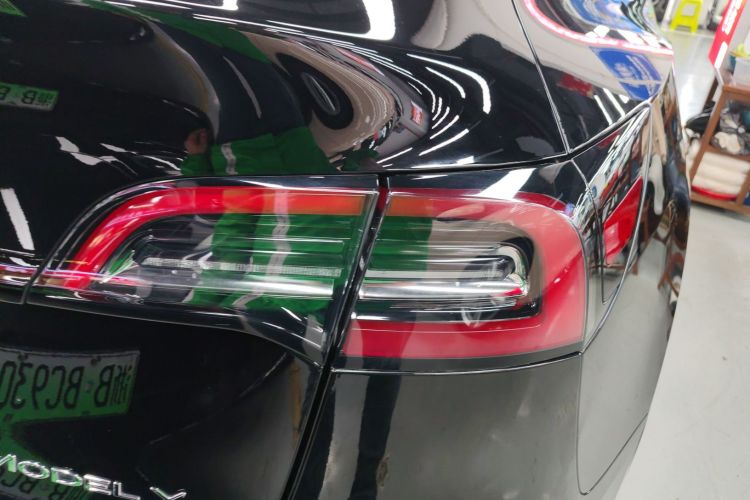 特斯拉 Model Y 2022款 后轮驱动版车身外观9