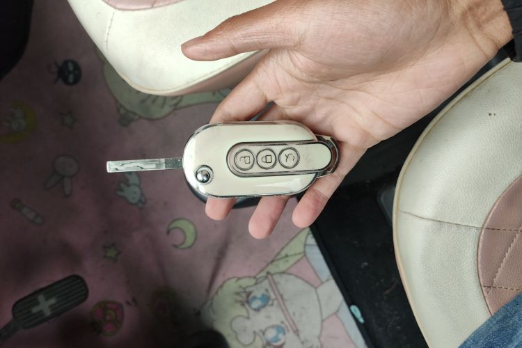 五菱汽车 宏光MINIEV 2022款 马卡龙时尚款 三元锂中控内饰7001