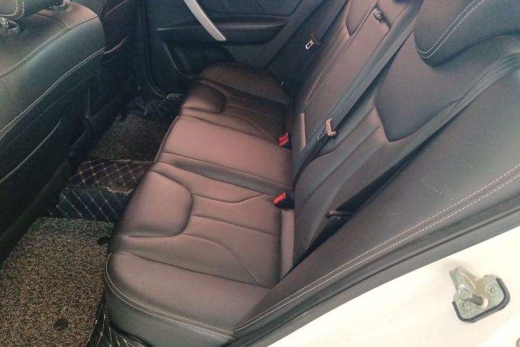 吉利汽车 帝豪 2017款 三厢百万款 1.5L CVT向上版中控内饰21