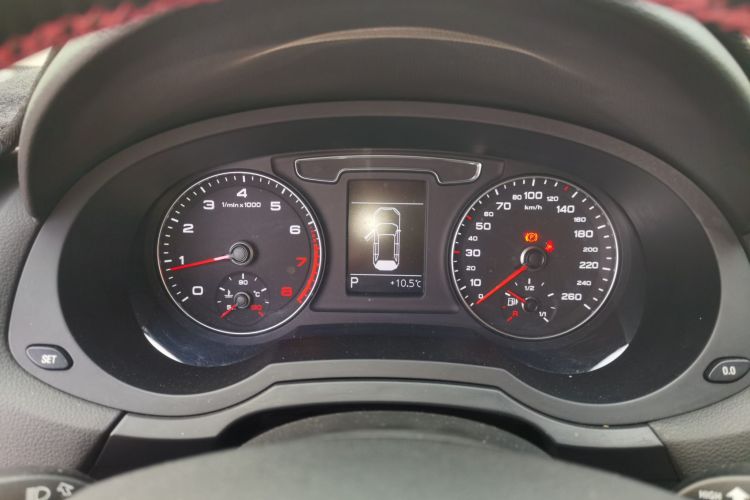 奥迪Q3 2016款 30 TFSI 标准型中控内饰14