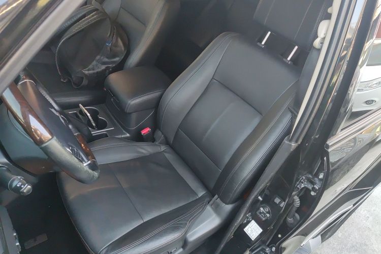 三菱 帕杰罗(进口) 2016款 3.0L 自动尊贵版 国V局部细节19