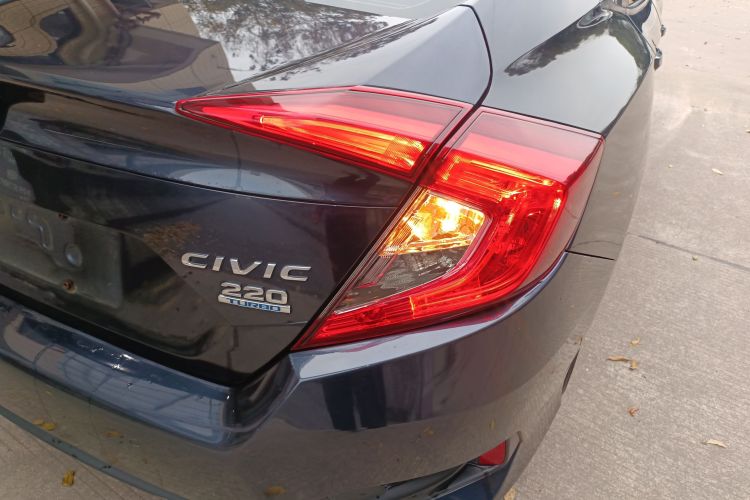 本田 思域 2016款 220TURBO CVT豪华版车身外观9