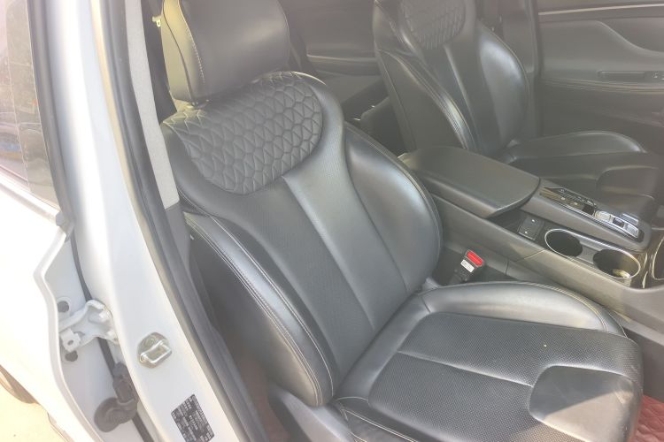 现代 胜达 2019款 380 TGDi DLX 自动两驱智尊版 国V局部细节41