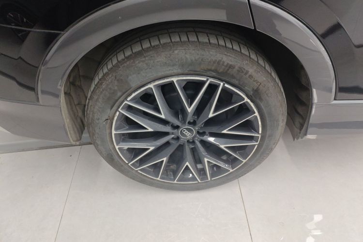 奥迪Q5 e-tron 2022款 40 e-tron 星耀型 锦衣套装车身外观6008