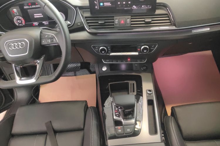 奥迪Q5L 2022款 改款 40T 豪华动感型中控内饰18