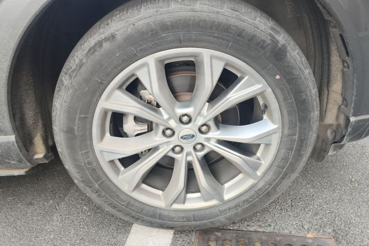 福特 探险者 2020款 EcoBoost 285 四驱风尚版 6座车身外观10