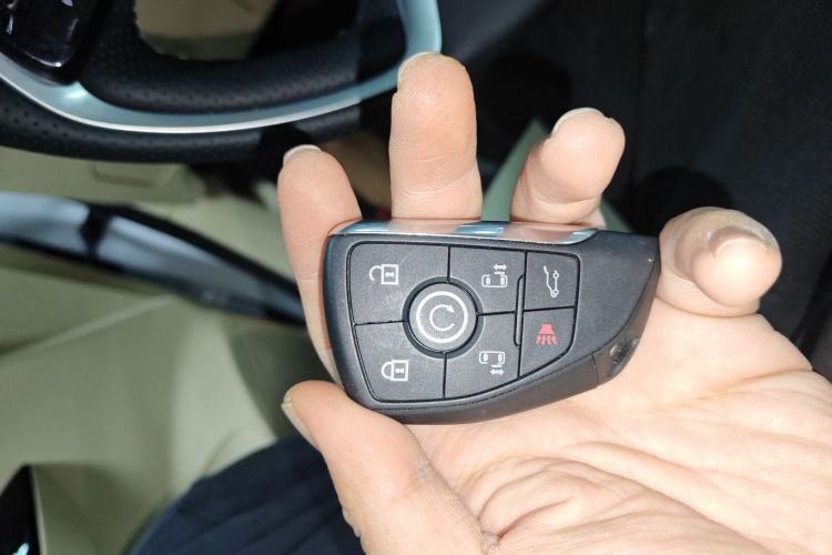 别克GL8新能源 2025款 陆尚 尊享版 7座中控内饰11