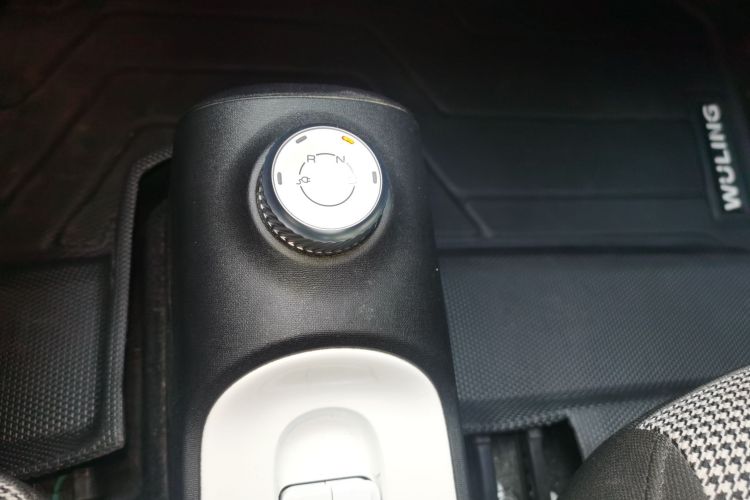 五菱汽车 宏光MINIEV 2024款 第三代 215km 进阶版中控内饰18