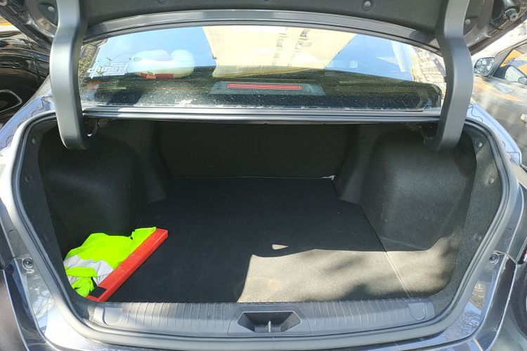 奇瑞 艾瑞泽5 PLUS 2021款 小AI 1.5T CVT享PLUS机舱底盘23