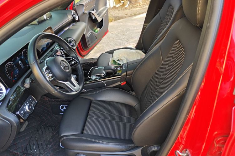 奔驰A级(进口) 2019款 A 200 动感型局部细节19