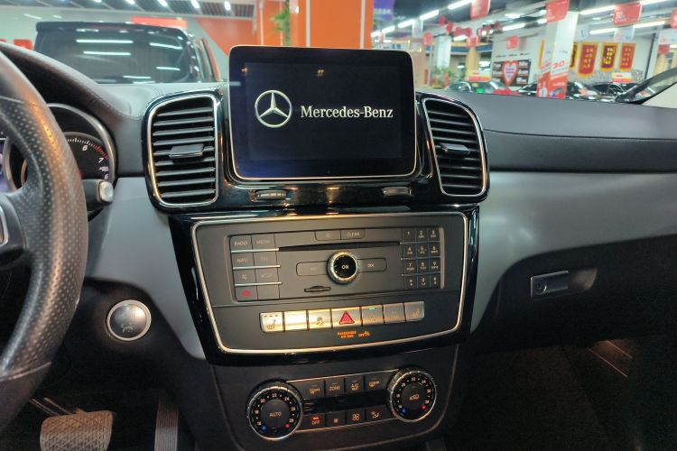 奔驰GLE轿跑 2017款 GLE 320 4MATIC 轿跑SUV中控内饰16