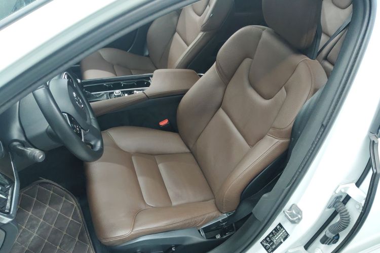 沃尔沃S90 2018款 T4 智远版中控内饰19