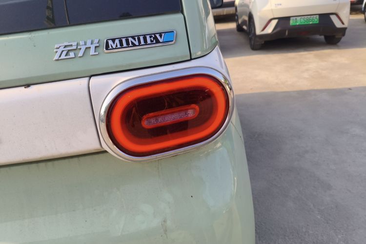 五菱汽车 宏光MINIEV 2024款 第三代 215km 进阶版车身外观9