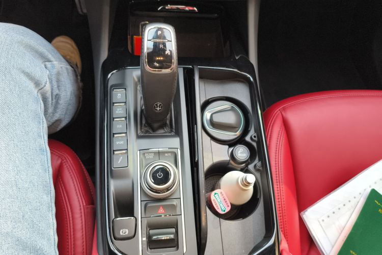 玛莎拉蒂 Levante 2022款 2.0T GT锋芒版中控内饰18