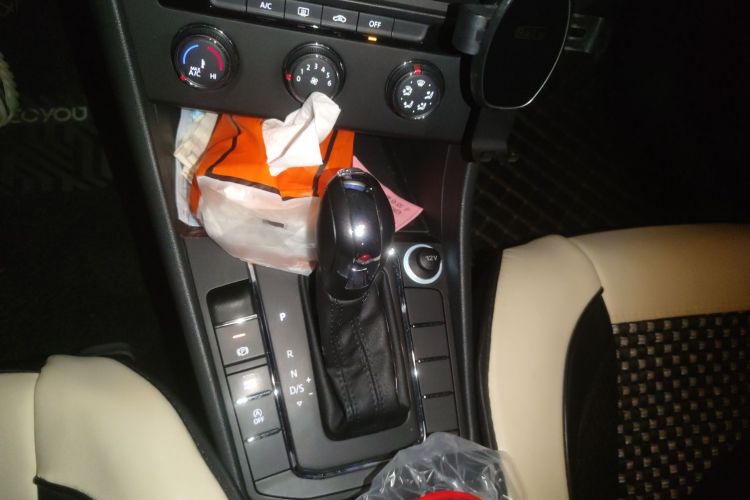 大众 宝来 2020款 1.5L 自动时尚型中控内饰18