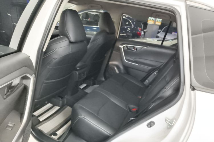 丰田 威兰达 2023款 2.0L CVT两驱领先版中控内饰7004