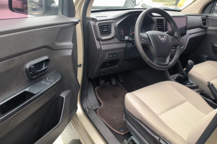 五菱汽车 五菱宏光V 2019款 1.5L基本型L2B中控内饰7003