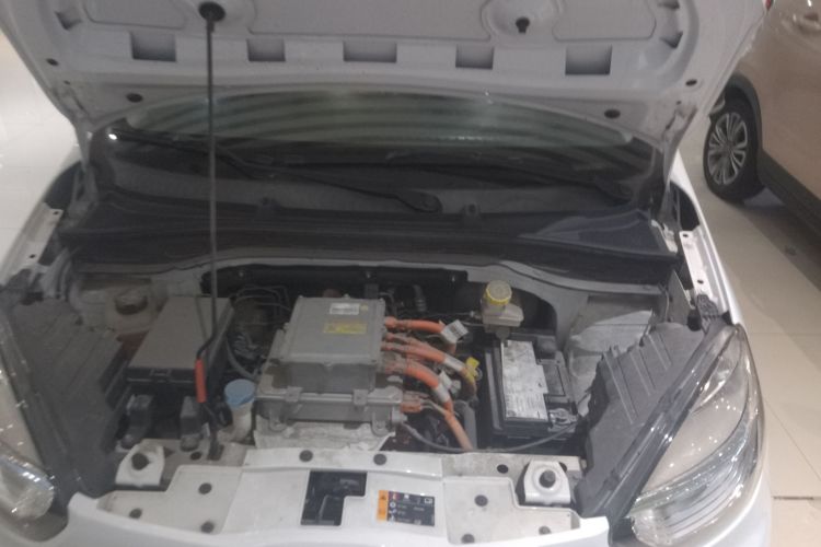 荣威 科莱威CLEVER 2021款 302km卓越版机舱底盘24