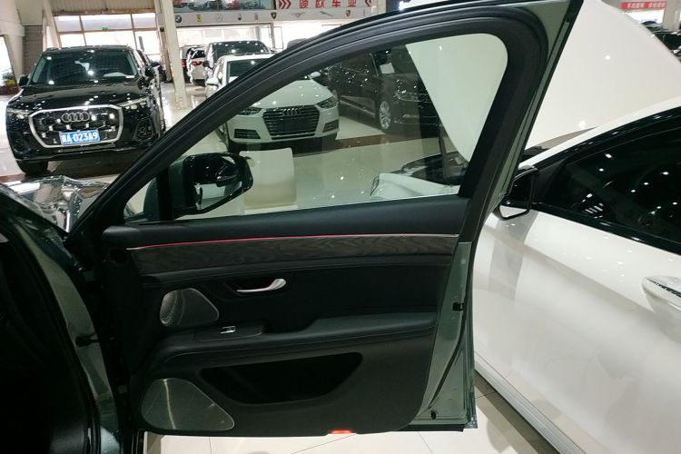 鸿蒙智行 问界M5 2022款 增程后驱标准版中控内饰7005