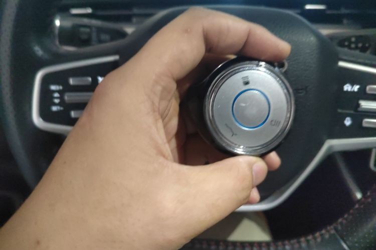 哪吒汽车 哪吒V 2022款 长续航行业定制版中控内饰7001